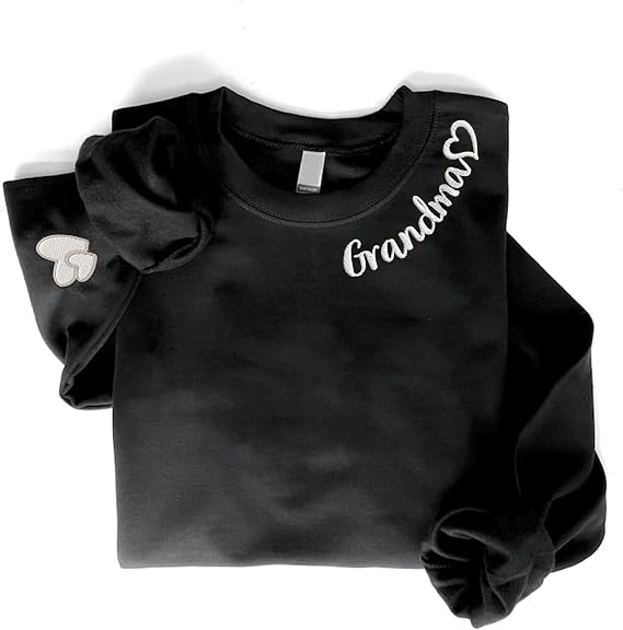 Mama Embroidered Crewneck Sweatshirt, Mama Neckline Sweater with Heart on Sleeve, Mama Pullover Size M-4XL