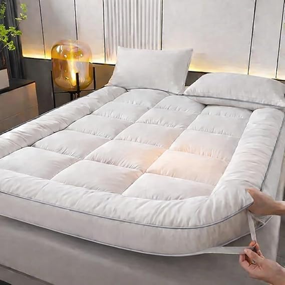 Mattress Topper King Size Bed - Extra Thick 4 Inches / 10cm Bounce Back with Elasticated Corner Straps Ultra Soft and Breathable, Hypoallergenic Comfy Bed Mattress Toppers (King)