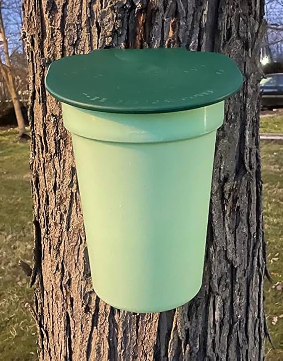 Liberty Supply 3-Pack of Plastic Sap Buckets with Lids - for Making Maple Syrup