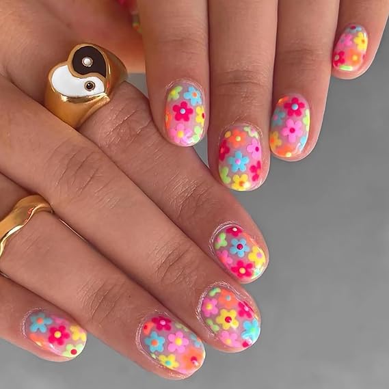 Press on Nails ショートオーバル、カラフルなフラワーデザインの人工アクリルフェイクネイルフルカバー 再利用可能な棺型の光沢のあるつけ爪、DIYスティックオンネイル、女性用、ネイル用ネイル用接着剤セット