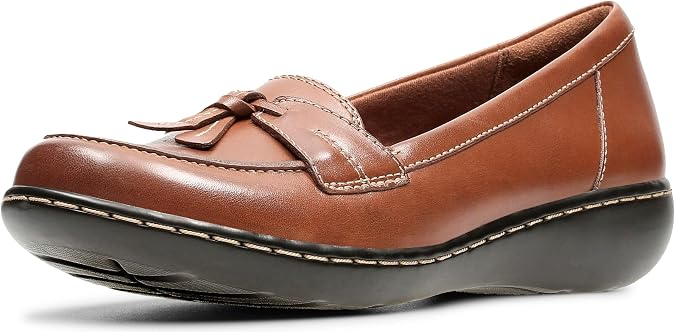 Clarks Women's 26067331Slip-On Loafer