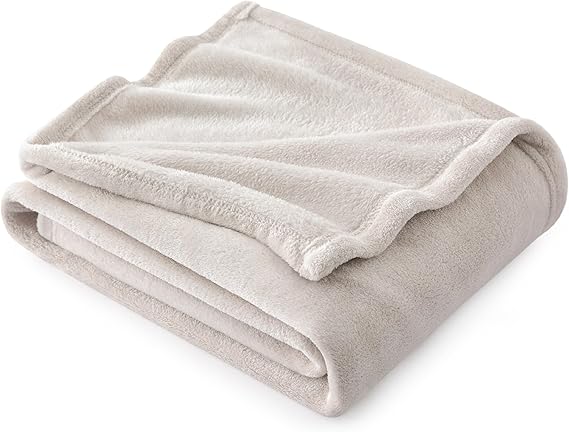 Bedsure Fleece Throw Blanket for Bed - Flannel Fleece, Beige, 150x200 cm | Soft Cosy and Fluffy, Lightweight Warmth for All Seasons, Home Decor, Travel, Camping, Gifts for Women and Men
