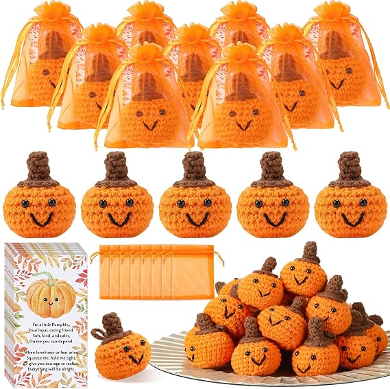 Shappy 30 Sets Thanksgiving Gifts Bulk Small Novelty Fall Pumpkins Crochet Gifts with Positive Cards Organza Bags for Fall Holiday Harvest Party Favors Home Table Decor